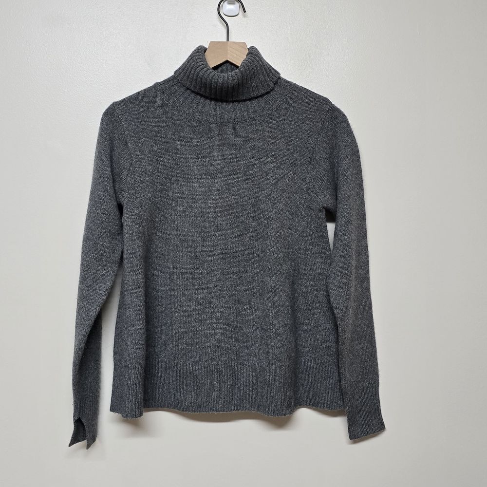 CO Collection Sweater XS 100% Cashmere Relaxed‎ Fit Knit Turtleneck Quiet Luxury